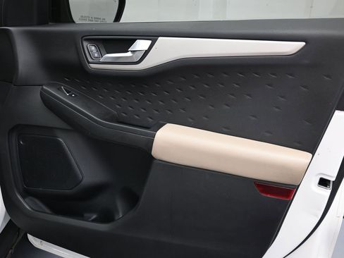 Used 2020 Ford Escape SE Sport image 31