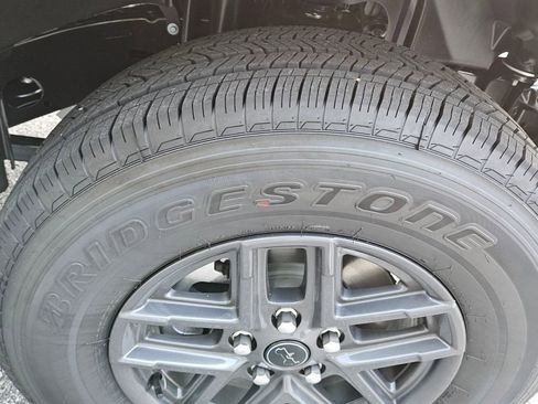 New 2025 Jeep Gladiator Sport image 18