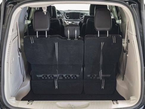 Used 2024 Chrysler Pacifica Limited FWD image 39
