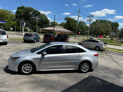 Used 2021 Toyota Corolla LE FWD image 3