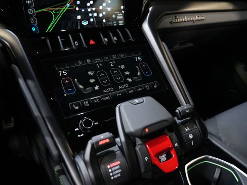 Used 2024 Lamborghini Urus S AWD/4WD image 48