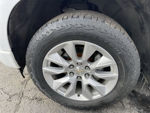 Used 2022 Chevrolet Silverado 1500 Custom image 2