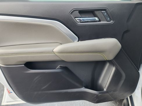 Used 2024 Chevrolet Colorado ZR2 w/ Technology Package image 21