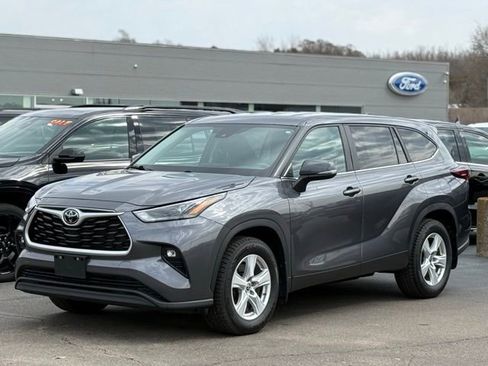 Used 2024 Toyota Highlander LE image 35