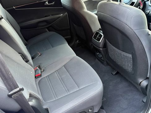 Used 2020 Kia Sorento LX AWD/4WD image 8