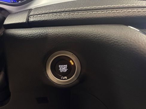 Used 2025 Chrysler Pacifica Limited image 21