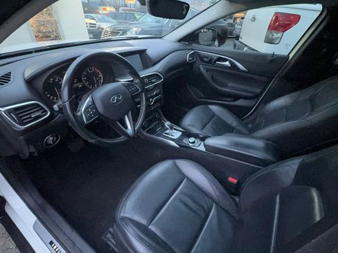 Used 2017 INFINITI QX30 Premium w/ Navigation Package image 10