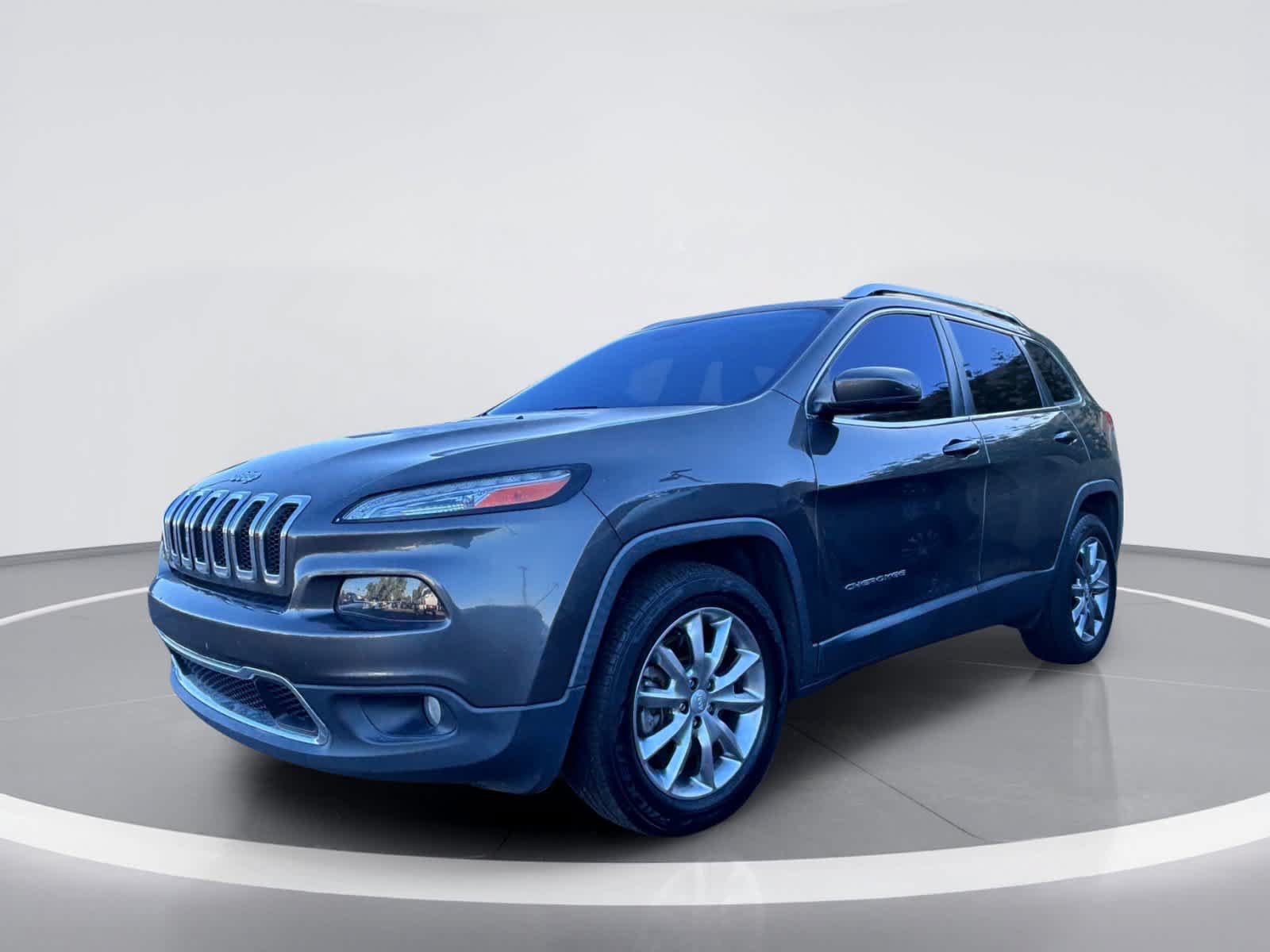Used 2017 Jeep Cherokee Limited FWD image 2