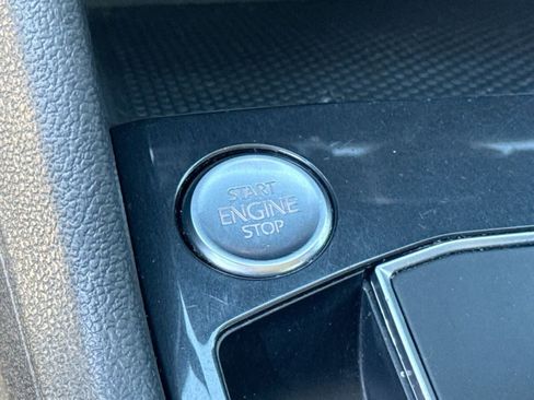 Used 2019 Volkswagen Tiguan SE w/ Panoramic Sunroof Package image 25