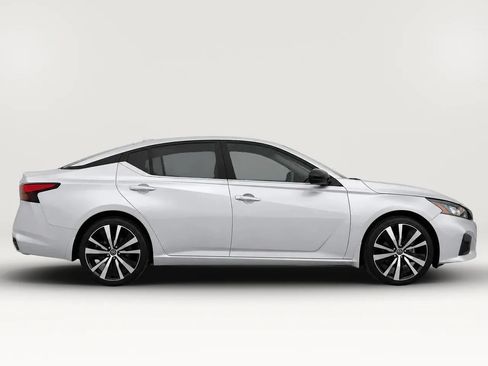 Used 2021 Nissan Altima 2.5 SR FWD image 8