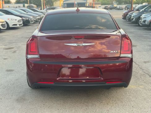 Used 2019 Chrysler 300 S image 7