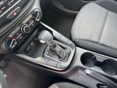 Used 2025 Kia Soul LX w/ LX Technology Package FWD image 39