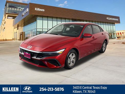 Used 2025 Hyundai Elantra SE FWD image 4