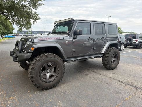 Used 2017 Jeep Wrangler Unlimited Rubicon w/ Cold Weather Group AWD/4WD image 4