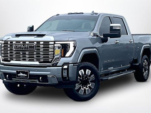 Used 2025 GMC Sierra 3500 Denali w/ Denali Reserve Package AWD/4WD image 3