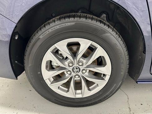 Used 2025 Toyota Sienna LE image 67