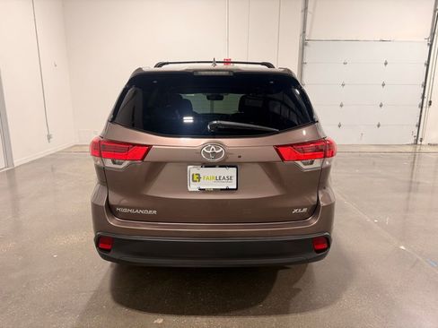 Used 2018 Toyota Highlander XLE image 6