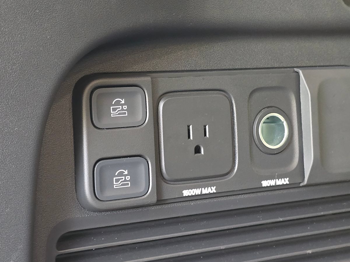 Used 2023 Rivian R1S Adventure Quad AWD/4WD image 59