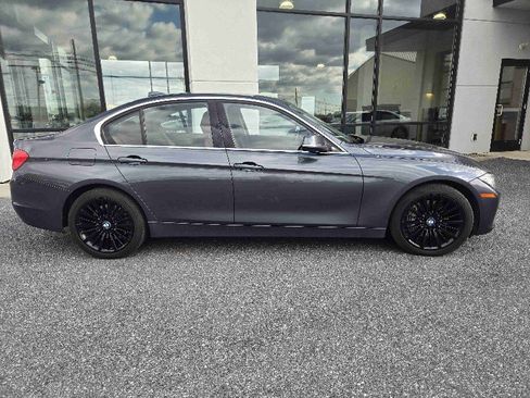 Used 2013 BMW 335i xDrive Sedan w/ Premium Pkg image 2