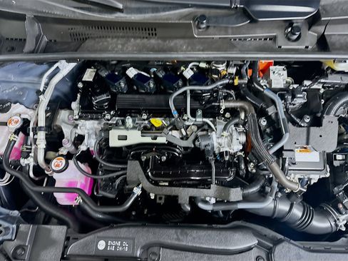 Used 2025 Toyota Prius LE image 32