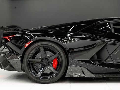 Used 2024 Lamborghini Revuelto image 14