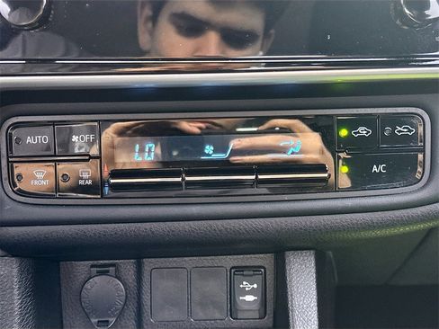 Used 2017 Toyota Corolla LE image 16