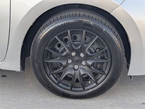 Used 2017 Toyota Corolla LE image 7