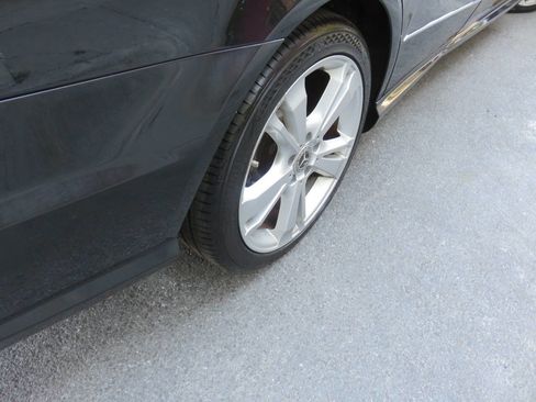 Used 2013 Mercedes-Benz E 350 4MATIC Sedan image 35