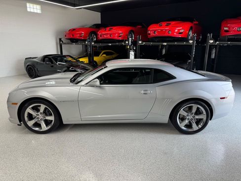 Used 2010 Chevrolet Camaro SS w/ RS Package RWD image 8