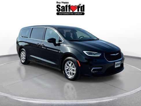 Used 2024 Chrysler Pacifica Touring-L FWD image 9
