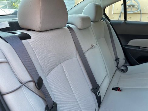 Used 2011 Chevrolet Cruze Eco image 19