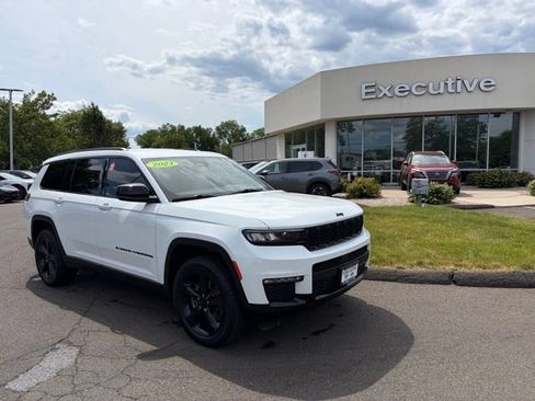 Used 2023 Jeep Grand Cherokee L Limited w/ Black Appearance Package AWD/4WD image 2