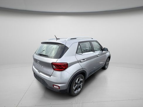 Used 2023 Hyundai Venue SEL image 31