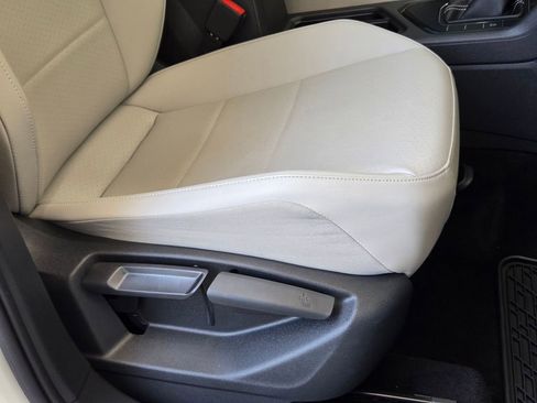 Used 2021 Volkswagen Tiguan SE w/ Panoramic Sunroof Package image 28