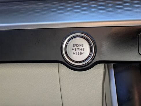 Used 2024 Kia Carnival LX image 24