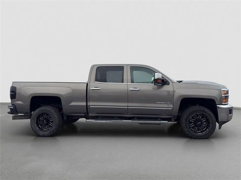 Used 2017 Chevrolet Silverado 2500 LTZ image 7
