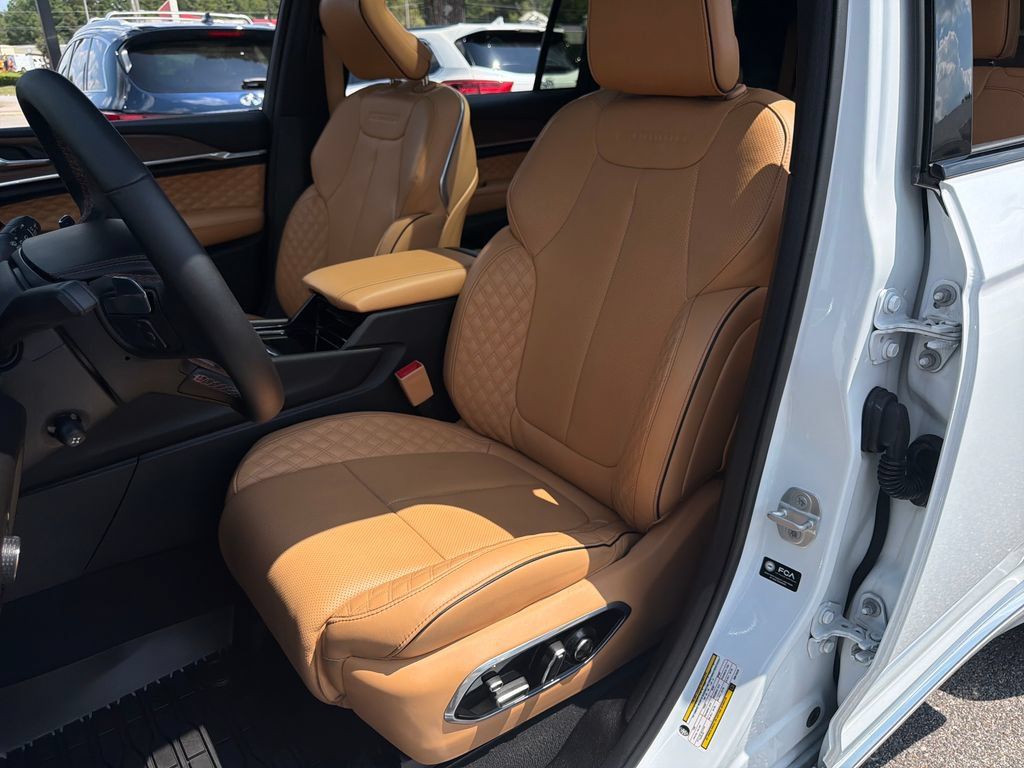 Used 2024 Jeep Grand Cherokee L Summit AWD/4WD image 27