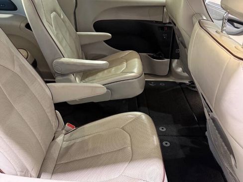 Used 2020 Chrysler Pacifica Limited image 14