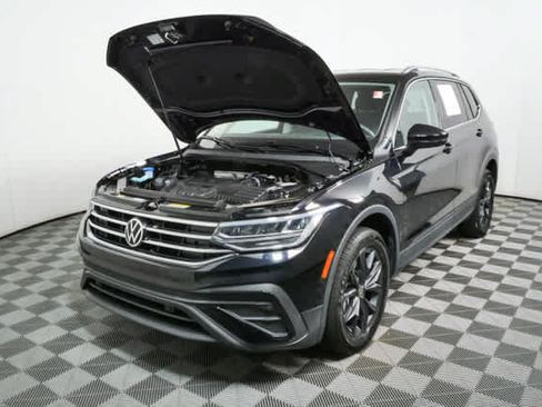 Used 2024 Volkswagen Tiguan SE FWD image 34
