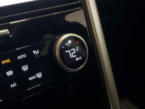 Used 2025 Land Rover Discovery Dynamic SE image 25