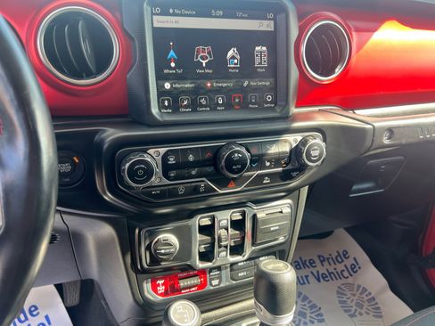Used 2021 Jeep Wrangler Unlimited Rubicon w/ Dual Top Group AWD/4WD image 11