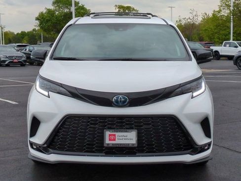 Used 2025 Toyota Sienna XSE w/ XSE Premium Package AWD/4WD image 4