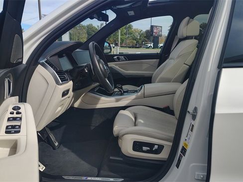 Used 2021 BMW X5 M50i image 7