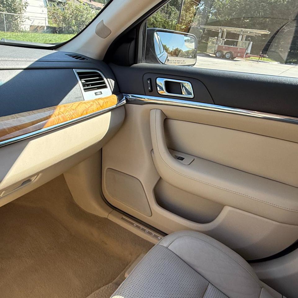 Used 2010 Lincoln MKS FWD image 17