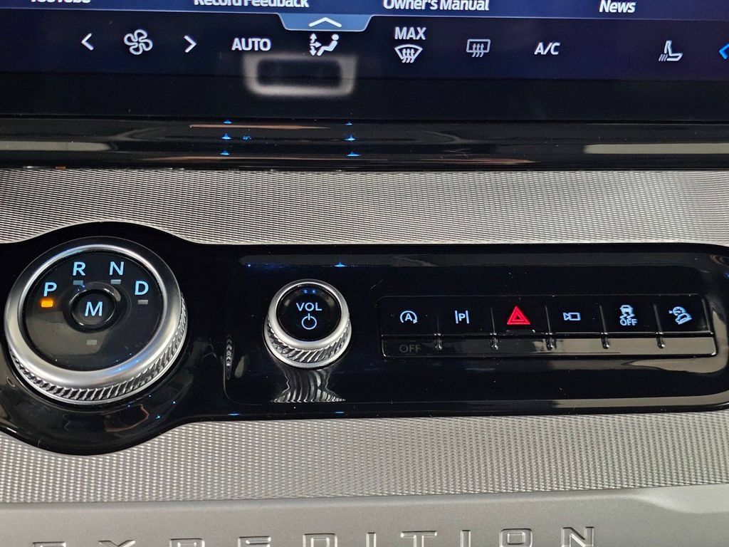 Used 2025 Ford Expedition Active AWD/4WD image 17