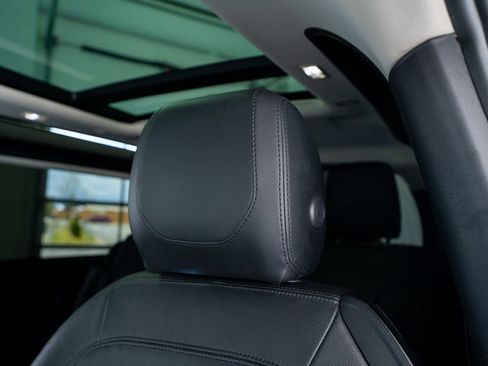 Used 2022 Land Rover Defender 90 S image 35