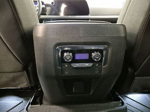 New 2026 Chevrolet Suburban LT image 22