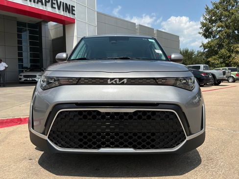 Used 2025 Kia Soul LX w/ LX Technology Package FWD image 3