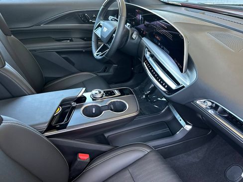 Used 2026 Cadillac Lyriq Luxury RWD image 20