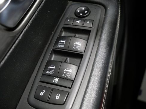 Used 2020 Chrysler Pacifica Limited w/ Quick Order Package 27H Red S image 14